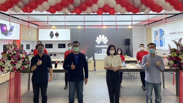 Huawei High-end Experience Stores