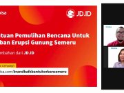 JD.ID Serahkan Bantuan Bagi Korban Erupsi Gunung Semeru Gunung Semeru