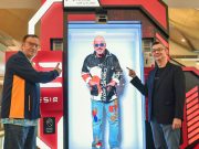 V2 Indonesia Perkenalkan Proto M Perangkat Komunikasi dan Media Holografik