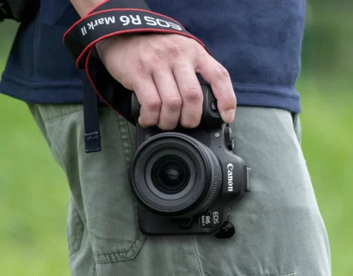 Canon EOS R6 Mark II Unggulkan Video 6K RAW dan Kecepatan Foto 40 fps