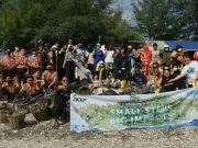 Gerakan #SayangBumi Acer dan Seasoldier Sambangi Pantai Surabaya