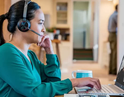 Kerja Lancar, Liburan Nyaman: Tips Hybrid Work di Musim Mudik HP Hybrid Work