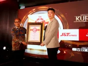 J&T Express Meraih Indonesia Original Brand Award 2023