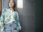 Tips Bikin Konten Mirror Selfie Aesthetic dengan Galaxy Z Flip5 ala Content Creator TikTok Mirror Selfie Galaxy Z Flip5