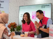 Sambut Hari Pelanggan Nasional, CEO Smartfren Layani Langsung Pelanggan CEO Smartfren