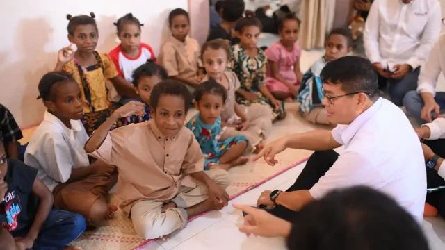 Indosat Berbagi Kasih untuk Anak di NTT