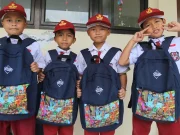 Telkomsel Salurkan Bantuan Tas Sekolah via Program Kolaborasi Telkomsel Bantuan Tas Sekolah