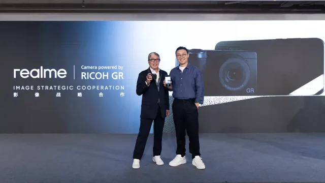 realme RICOH GR