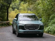 Lepas L8 Hadir di GJAW 2025, SUV Premium Berteknologi Canggih LEPAS L8