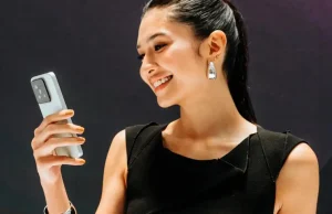 Ini Alasan HP Compact Flagship Jadi Tren dan Banyak Diburu! Mikha Tambayong dengan Xiaomi 15