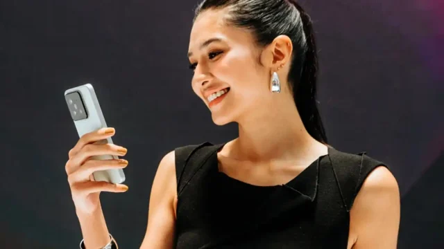 Mikha Tambayong dengan Xiaomi 15