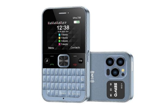 Servo Ultra 700, Ponsel 4 Kartu SIM dengan keyboard QWERTY Servo Ultra 700