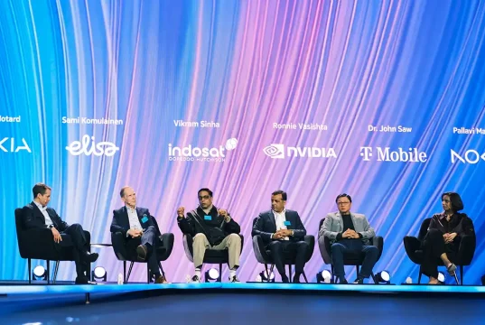 Indosat Uji Coba Panggilan 5G Berbasis AI di MWC 2026 AI-RAN Indosat di MWC 2026