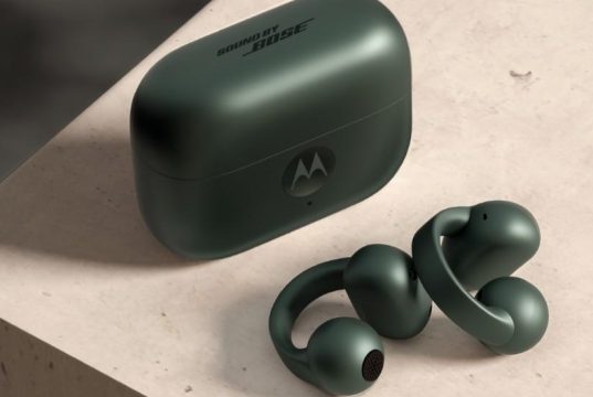 Moto Buds Loop, Earbud Open-Ear Canggih dengan Audio Bose dan Fitur AI