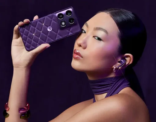 Ada Kristal Swarovski di Motorola Signature dan Moto Buds 2 Plus Terbaru Motorola Signature Swarovski